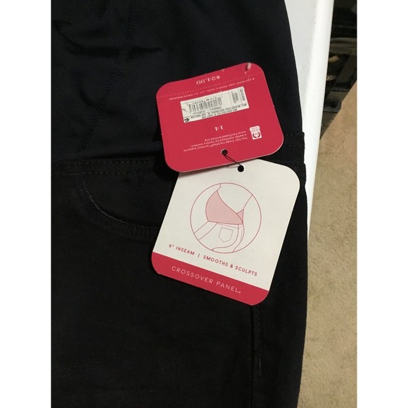 Isabel Maternity By Ingrid and Isabel. NWT Size 14 black raw hem bermudas - Picture 3 of 7